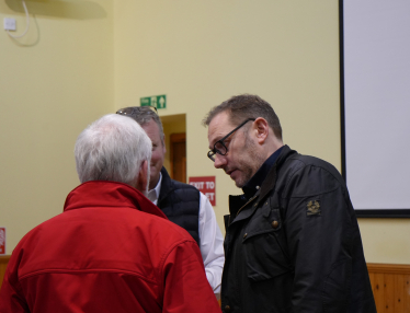 Douglas meeting with Kintore residents